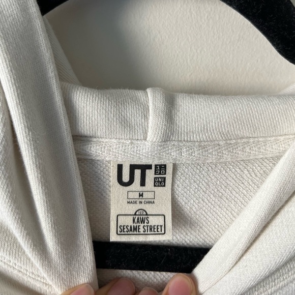 Uniqlo X KAWS Sesame Street hoodie Medium - Picture 7 of 8